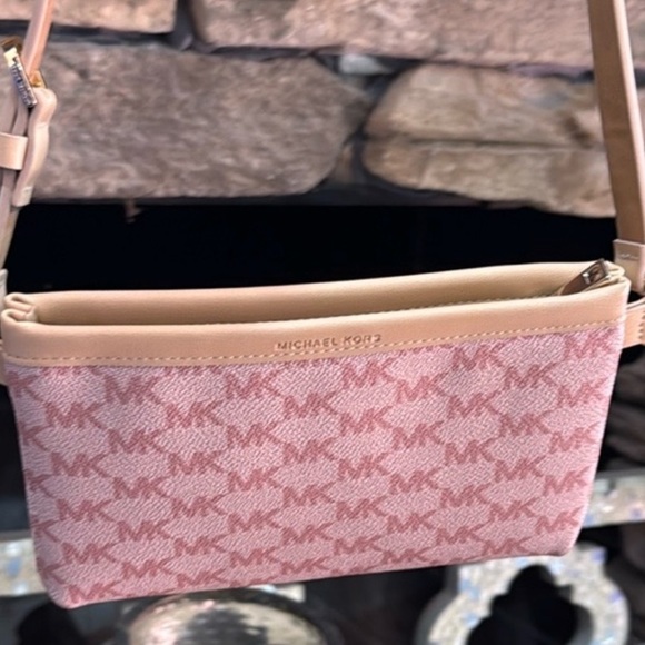 Michael Kors NWOT😍 Pink and Tan Wristlet Clutch with Monogram - Picture 1 of 10